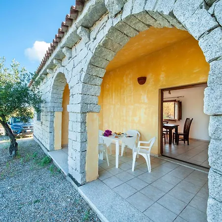 With Swimming-pool In Badesi, With Private Outdoor Area Appart hôtel Badesi