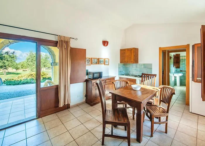 شقة فندقية With Swimming-pool In Badesi, With Private Outdoor Area باديسي