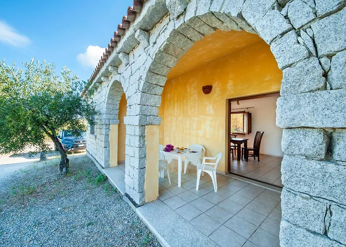 With Swimming-pool In Badesi, With Private Outdoor Area شقة فندقية باديسي